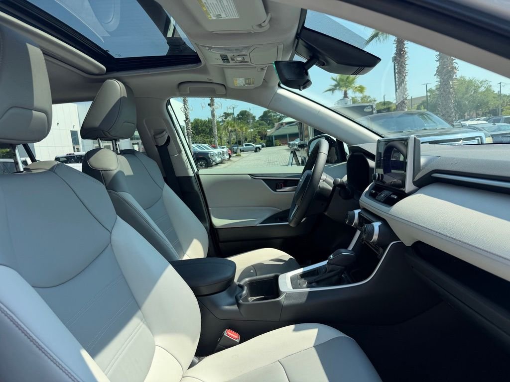 Used 2025 Pearl Toyota XLE Premium image 19