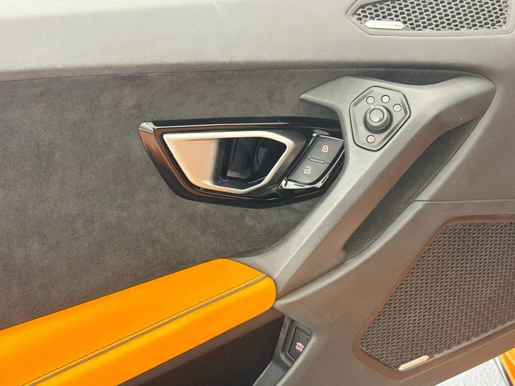 Used 2020 Arancio Borealis Pearl Lamborghini  image 18