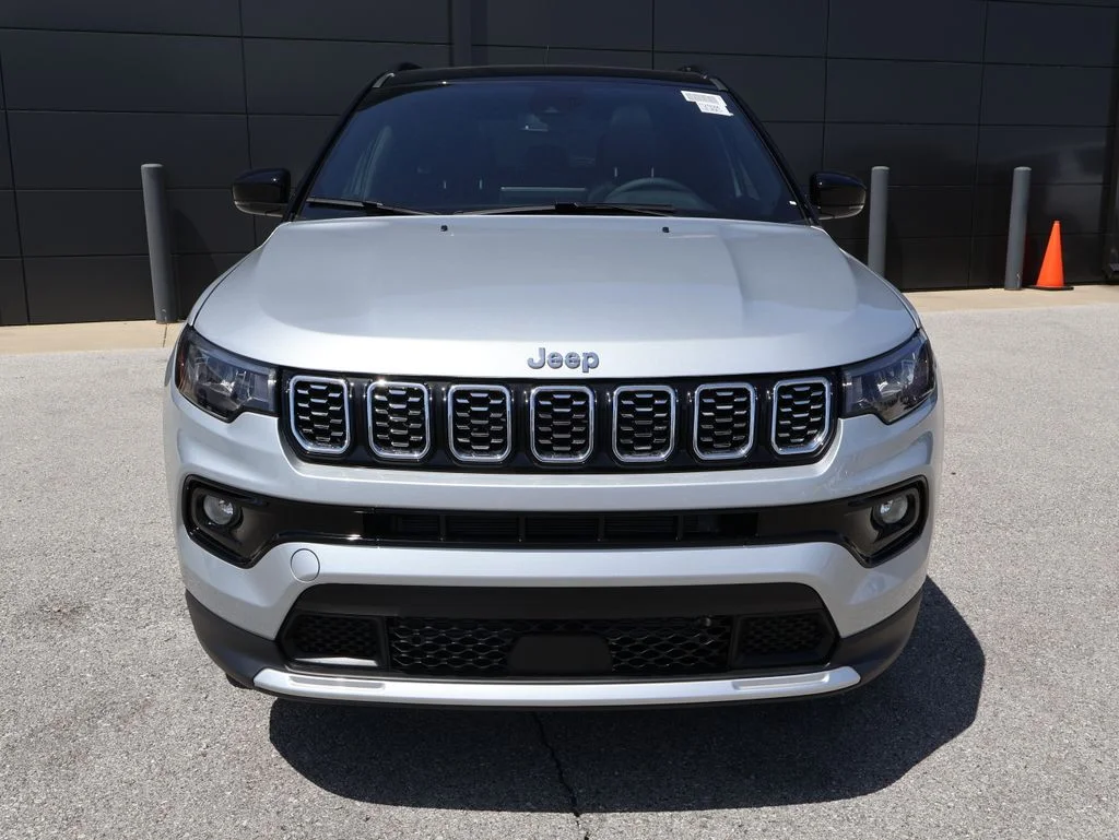 New 2026 Silver Zynith Metallic Clear-Coat Exterior Paint Jeep Limited image 7