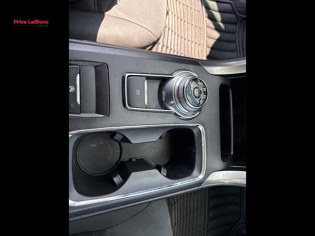Used 2017 Ingot Silver Ford SE image 25