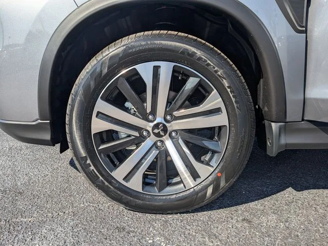 New 2026 Gray Mitsubishi ES image 32