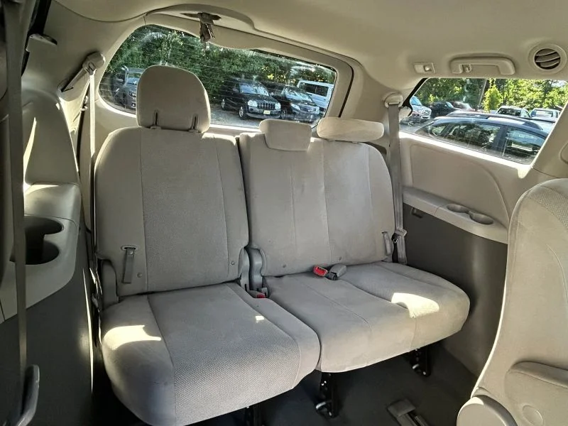 Used 2019 Silver Toyota L Minivan 4D image 25