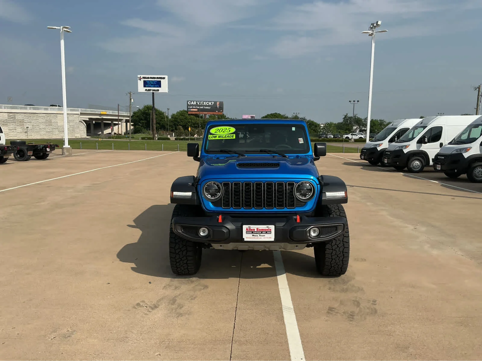 Used 2025 Hydro Blue Pearlcoat Jeep Mojave image 3