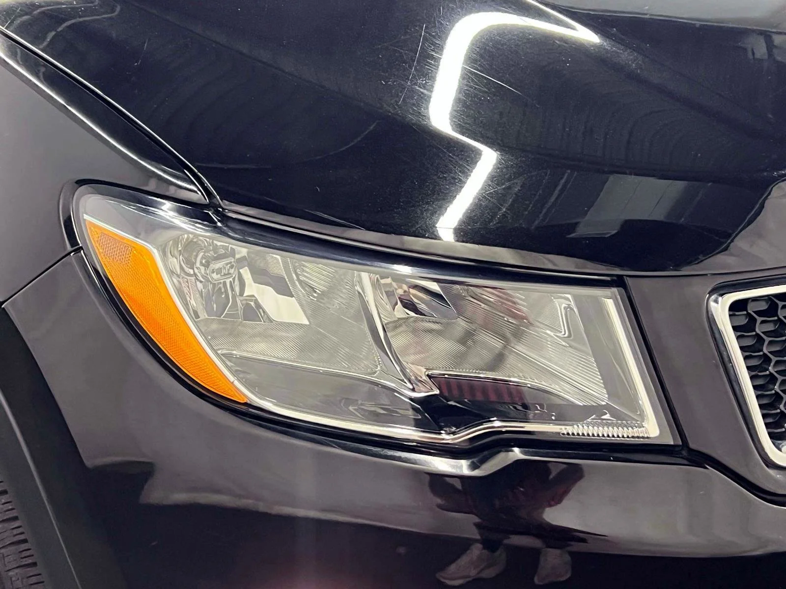 Used 2019 Diamond Black Crystal Pearlcoat Jeep Limited image 9