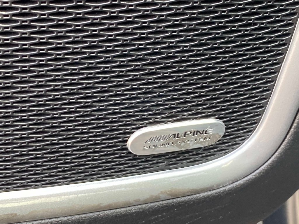 Used 2022 Black Jeep Latitude image 32
