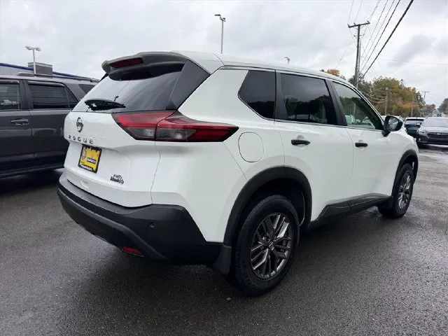Used 2021 White Nissan S image 11