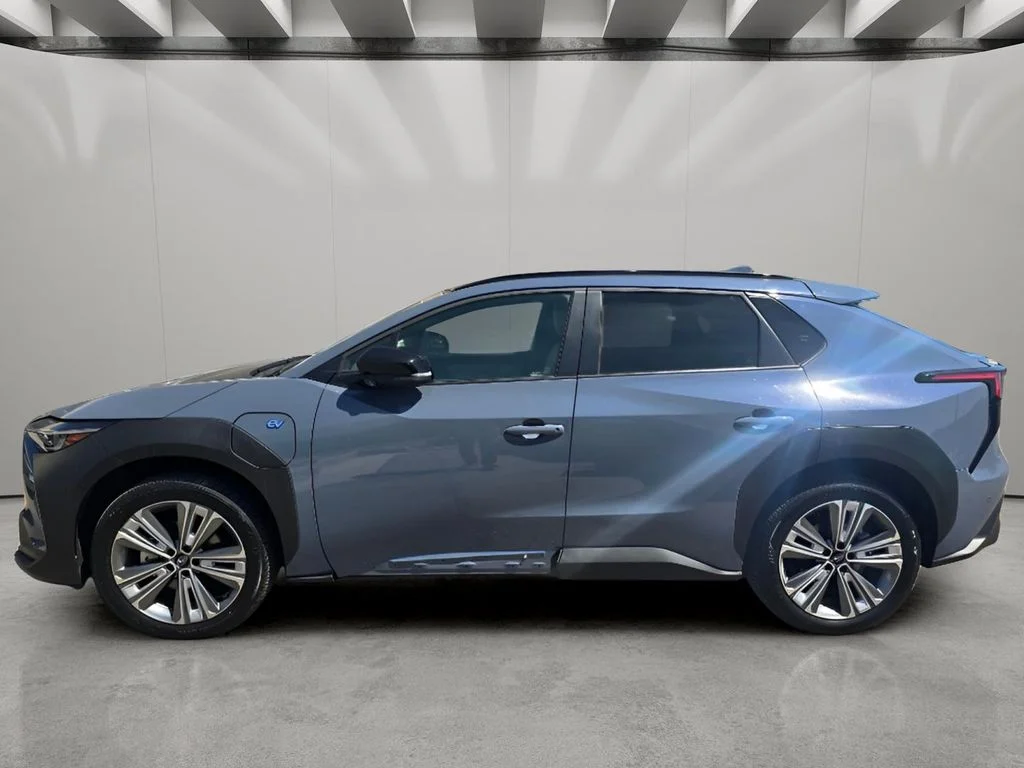Used 2023 Harbor Mist Gray Pearl Subaru Limited image 4