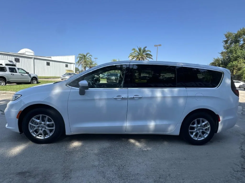 Used 2023 White Chrysler Touring L image 8