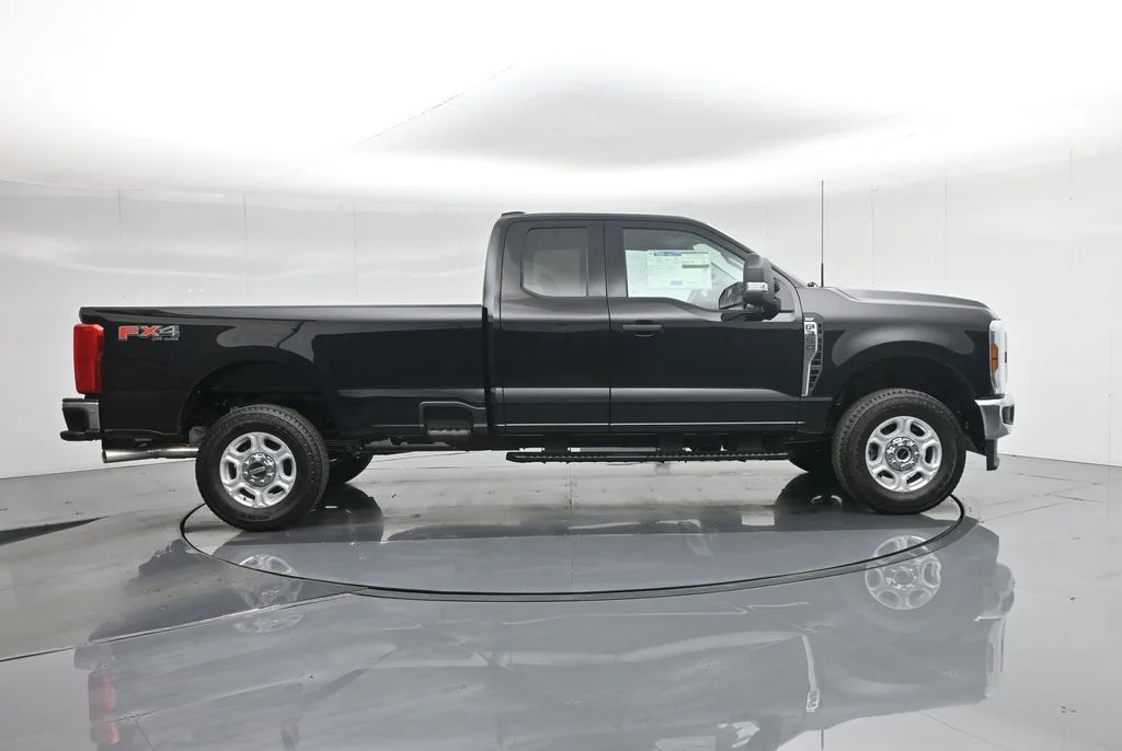 New 2026 Agate Black Metallic Ford XLT image 25