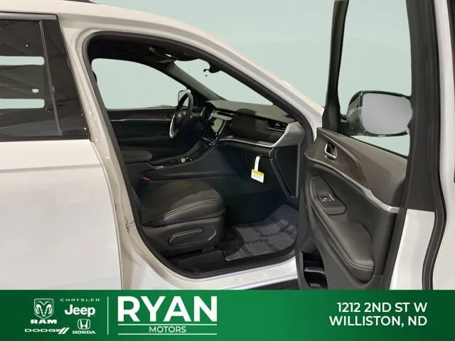 New 2026 White/off-white Jeep Laredo image 46