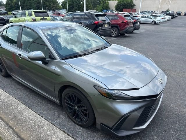 Used 2025  Toyota SE image 4