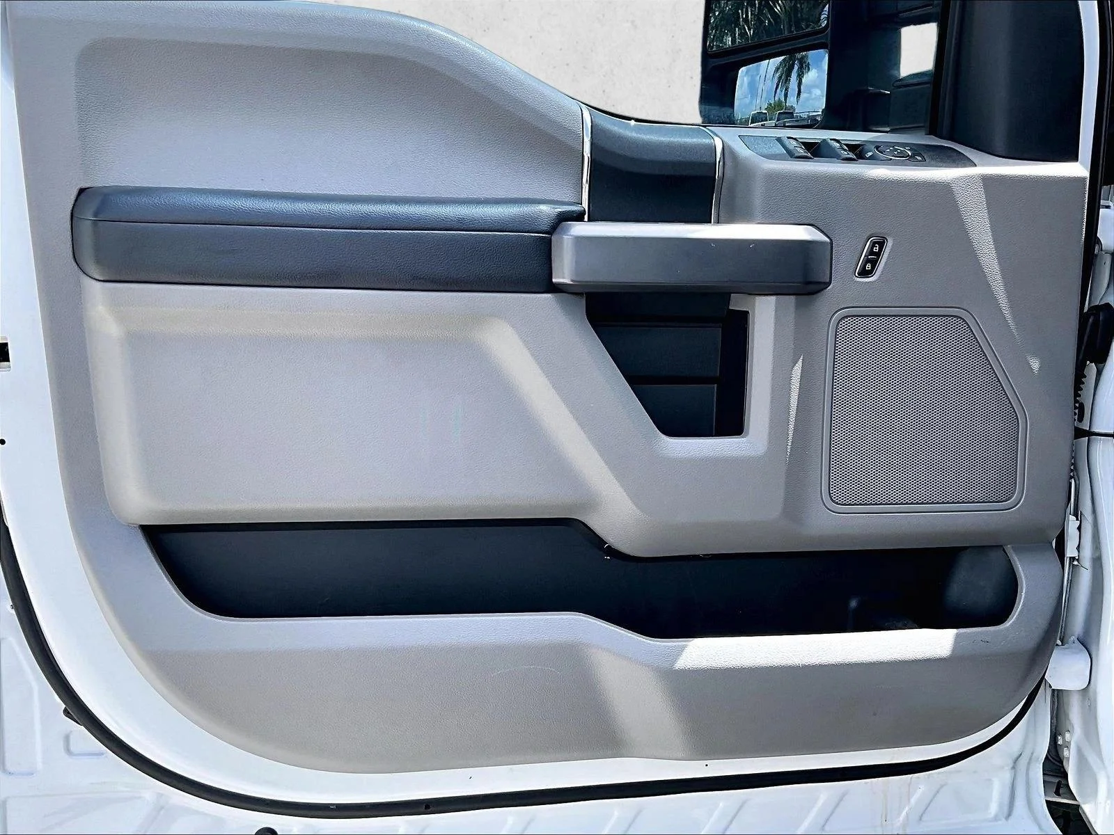 Used 2017 Oxford White Ford XLT image 18