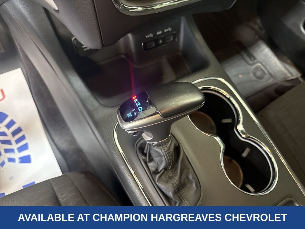 Used 2018 White Dodge SXT image 22