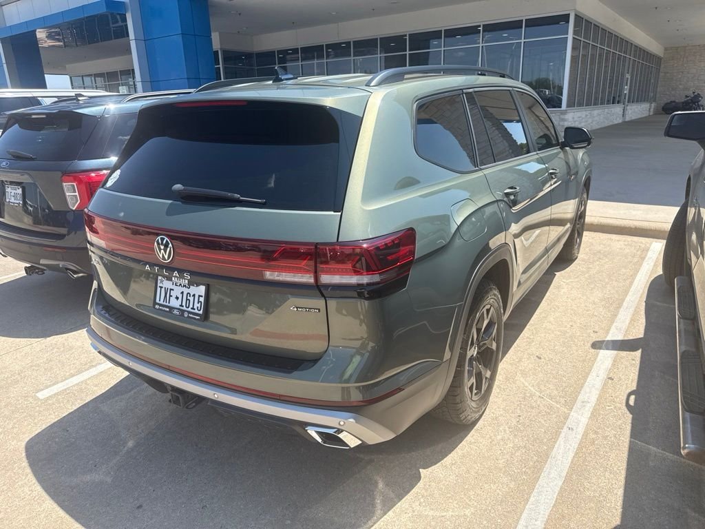 Used 2024 Green Volkswagen 2.0T Peak Edition SEL image 3
