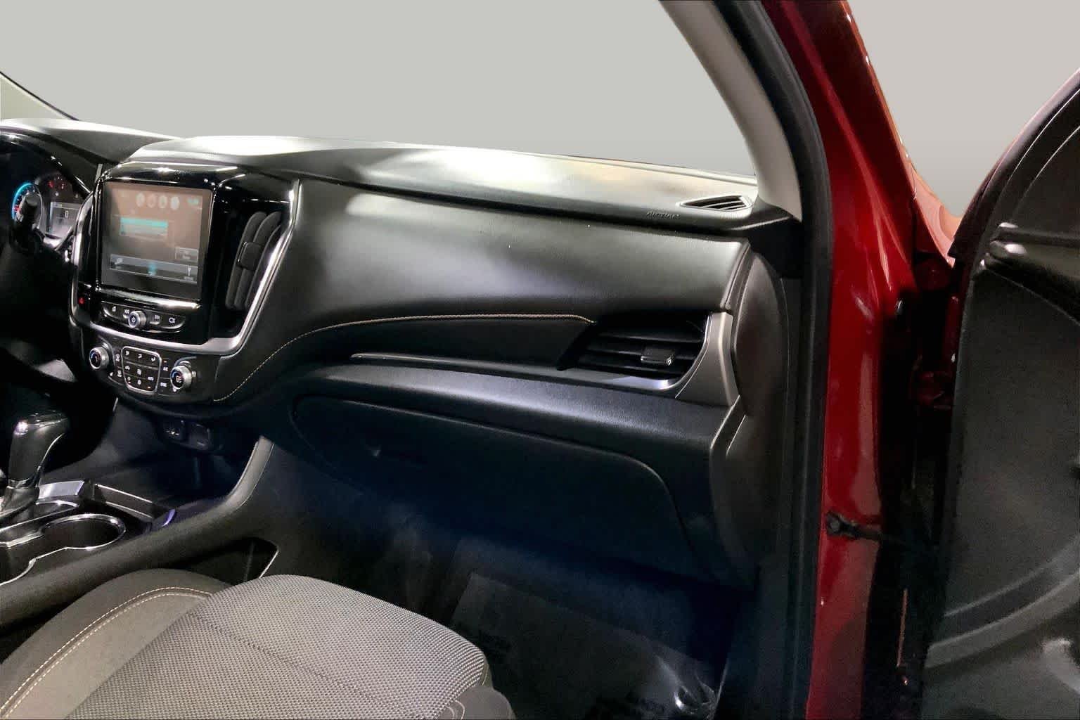 Used 2018 Cajun Red Tintcoat Chevrolet LT Cloth image 19