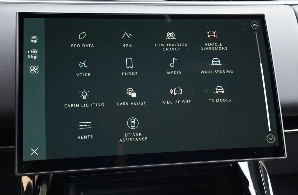 New 2026 Carpathian Grey Land Rover Dynamic SE image 23