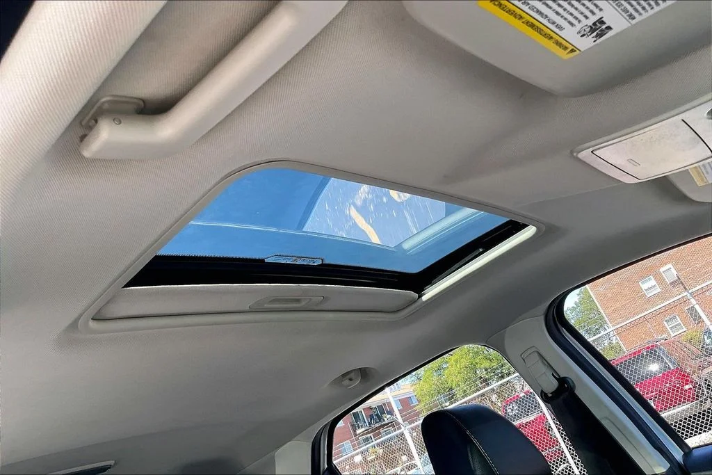 Used 2020 Diamond White Ford Titanium image 21