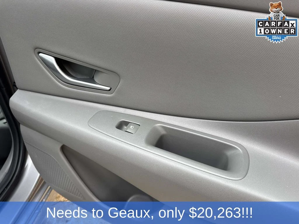 Used 2025 Silver Hyundai SEL Convenience image 22