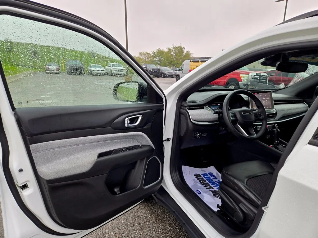 Certified Used 2023 White Jeep Latitude image 12
