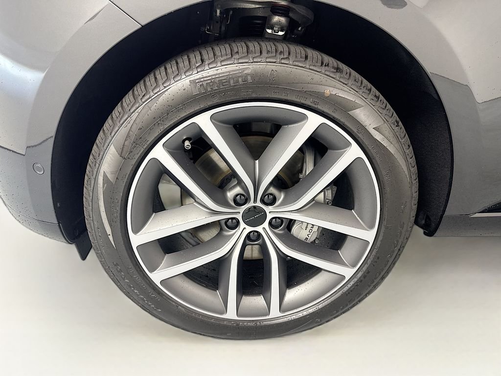 New 2026 Carpathian Grey Land Rover SE image 33