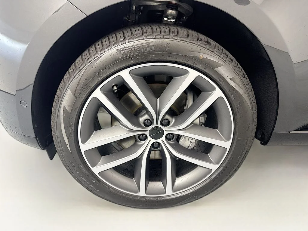 New 2026 Carpathian Grey Land Rover SE image 33