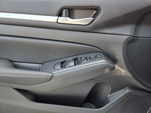 New 2026 White Nissan 2.5 SR image 21