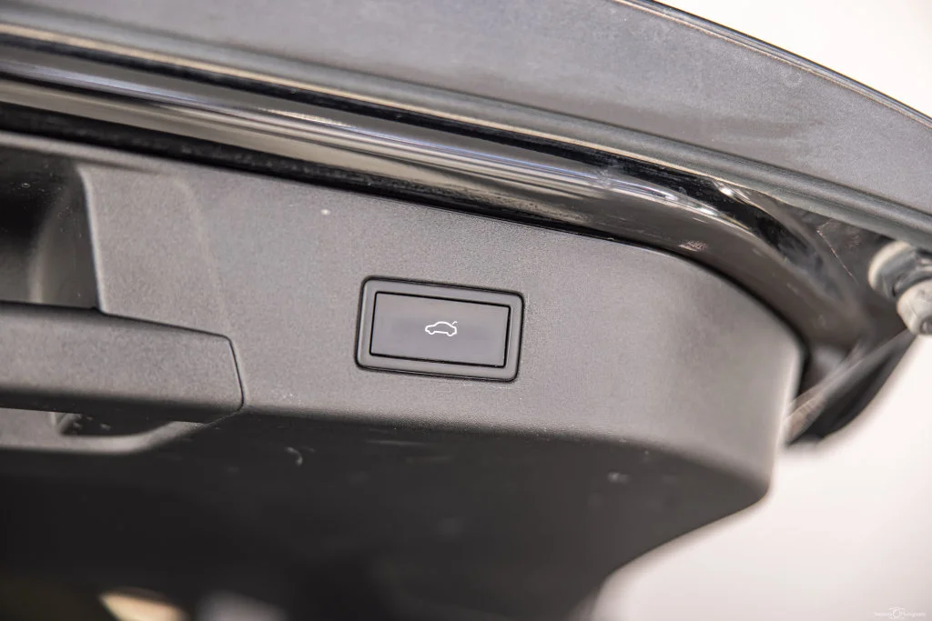 Used 2021 Black Volkswagen Pro S image 17