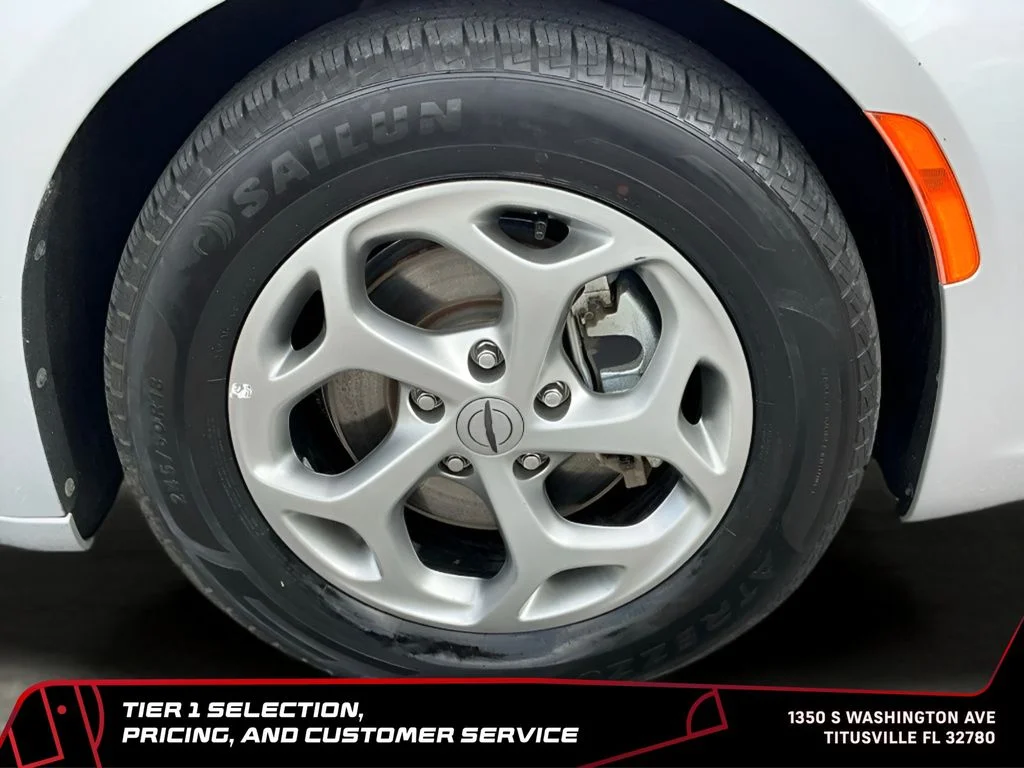 Used 2024 Silver Chrysler Limited image 35