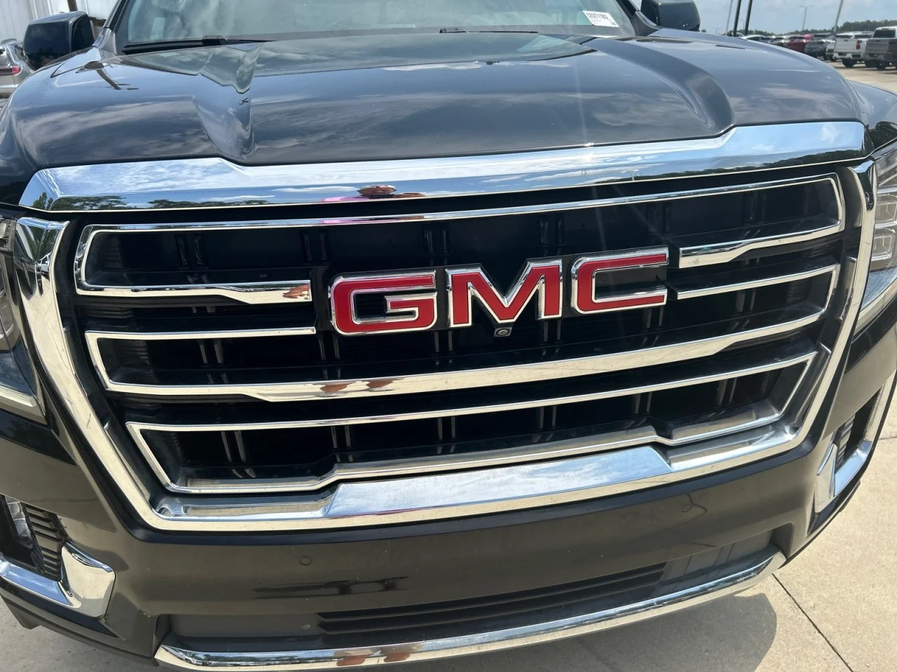 Used 2024 Onyx Black GMC SLT image 8