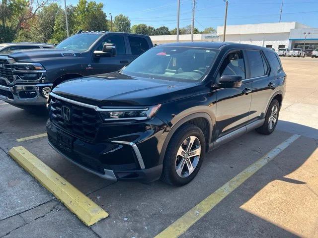 Used 2025 Black Honda EX-L image 1
