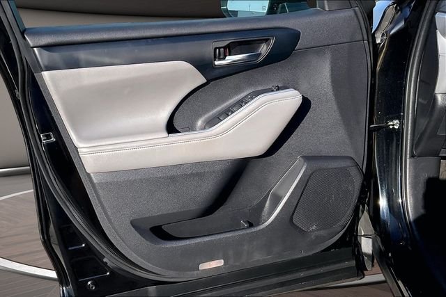 Used 2022 Black Toyota XLE image 21