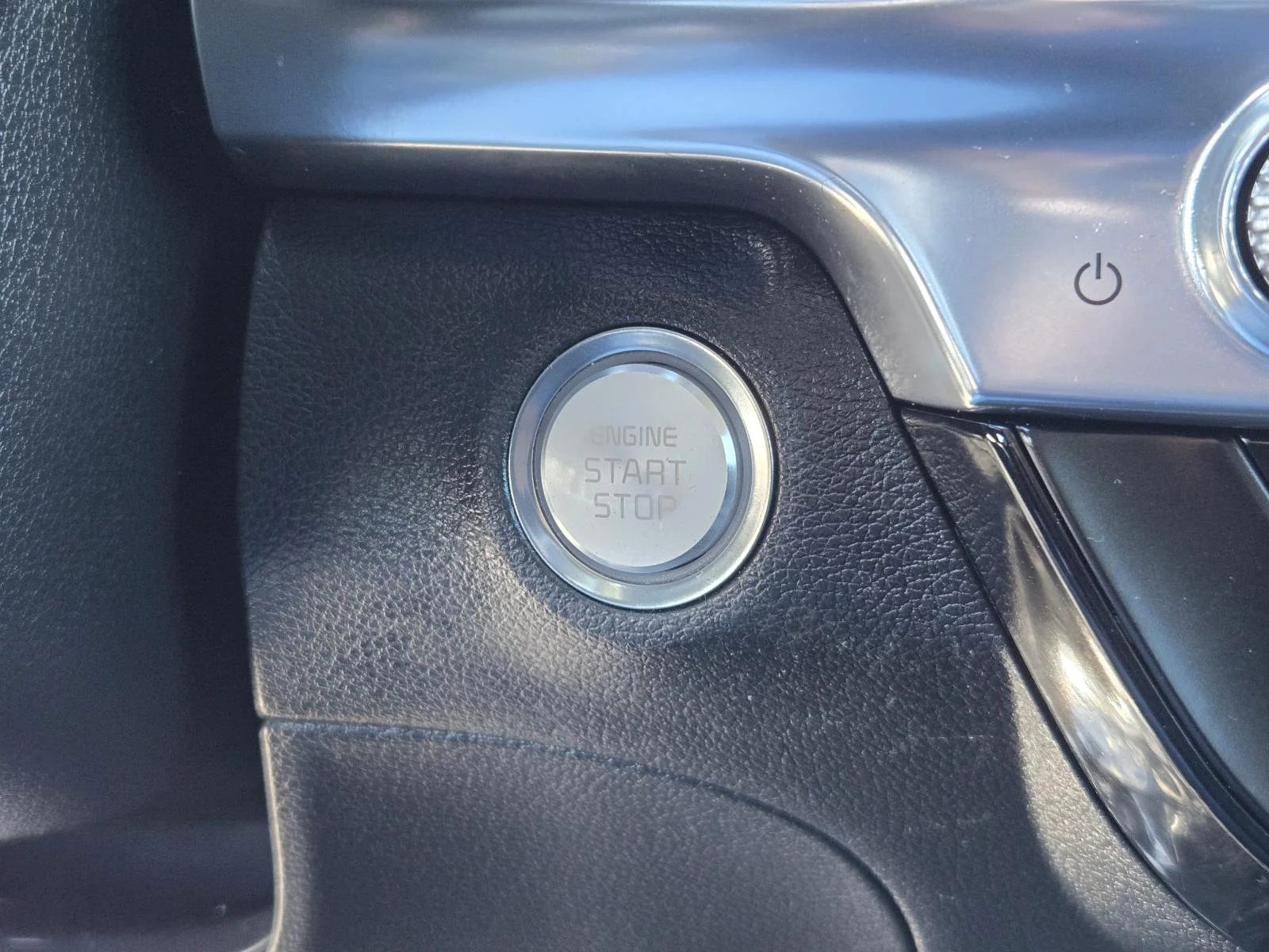 Used 2022 Everlasting Silver Kia LX AWD image 12