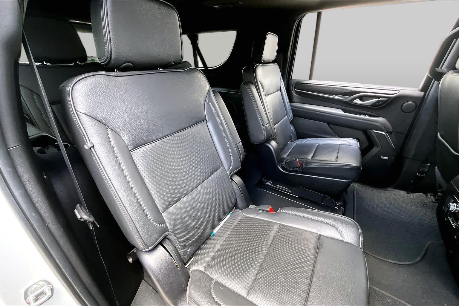 Used 2022 White Frost Tricoat GMC Denali image 19
