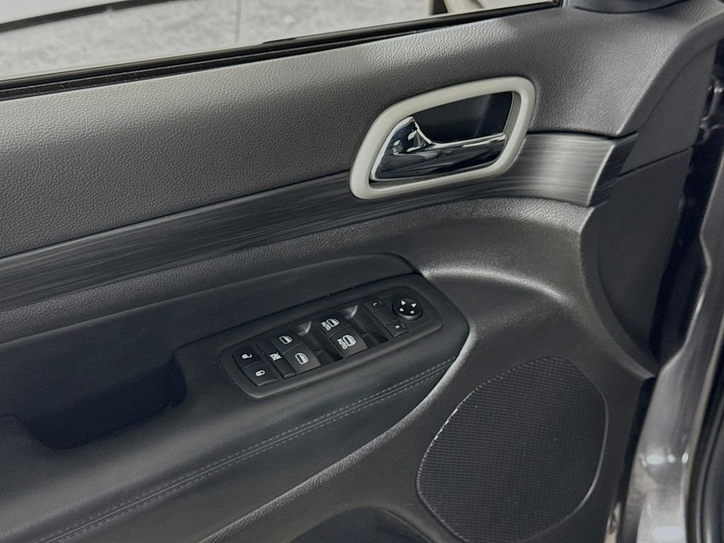 Used 2021 Granite Crystal Metallic Clearcoat Jeep Laredo X image 21