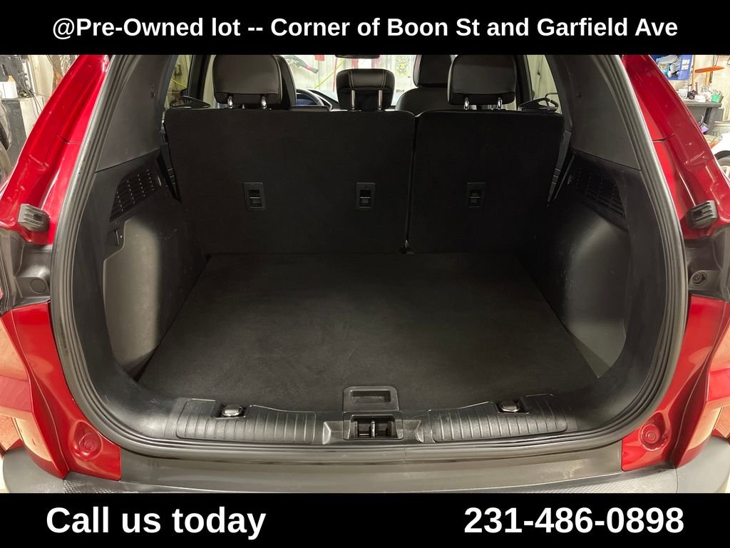 Used 2022 Red Ford SEL image 27