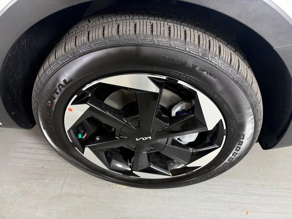 New 2026 Snow White Pearl Kia EX image 11