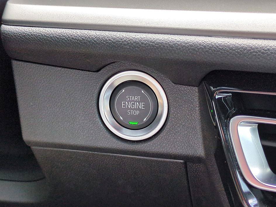 Used 2025 Sterling Gray Metallic Chevrolet FWD LT image 26