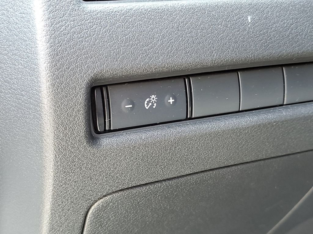 Used 2021 Glacier White Nissan S image 7