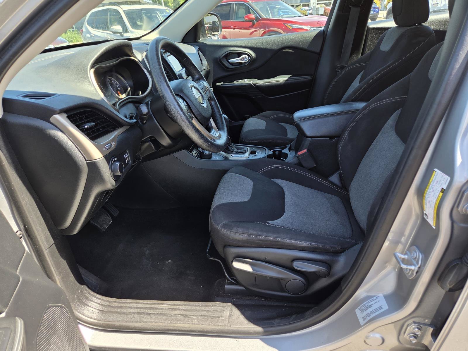 Used 2016 Billet Silver Metallic Clearcoat Jeep Sport image 10