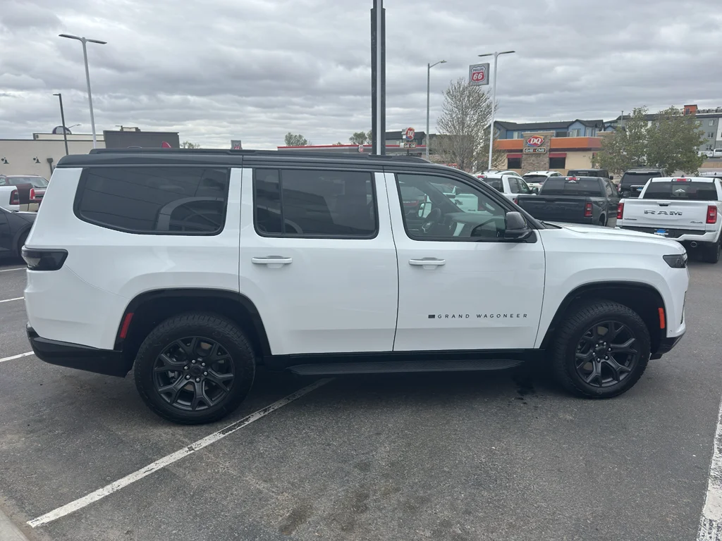 New 2026 Bright White Clear-Coat Exterior Paint Jeep Upland image 6