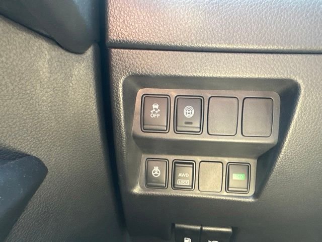Used 2017 Gray Nissan SL image 25