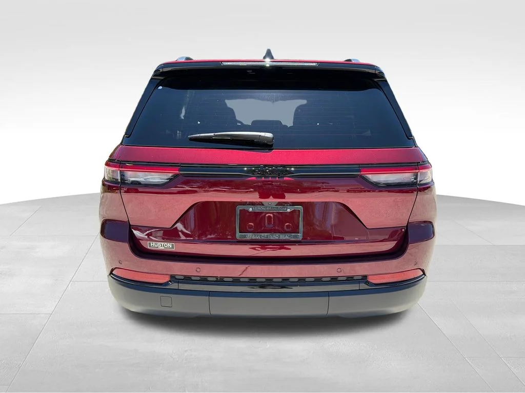 Used 2025 Red Jeep Altitude X image 7