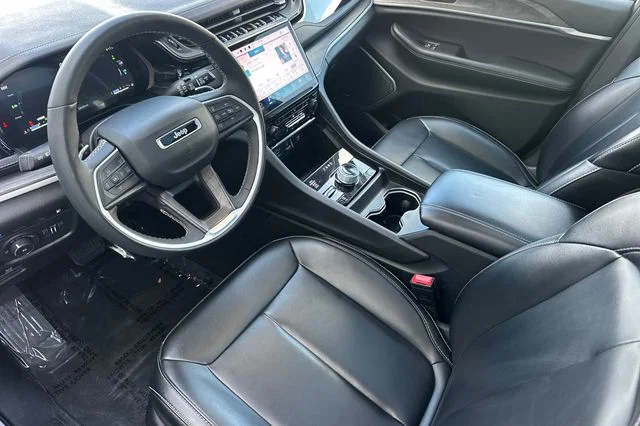 Used 2024 White Jeep 4xe image 10