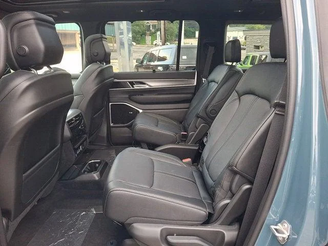 New 2026 Steel Blue Exterior Paint Jeep Limited Reserve image 5