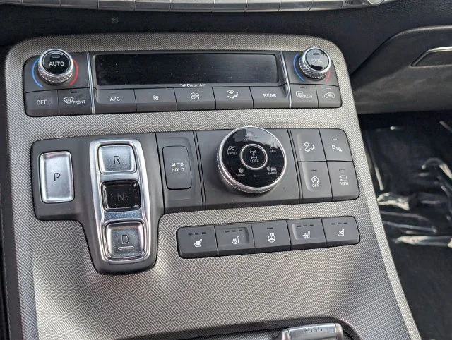 Used 2020 Black Hyundai Limited image 19