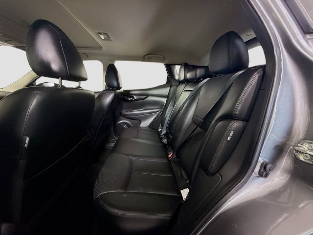 Used 2022 Gun Metallic Nissan SL image 21