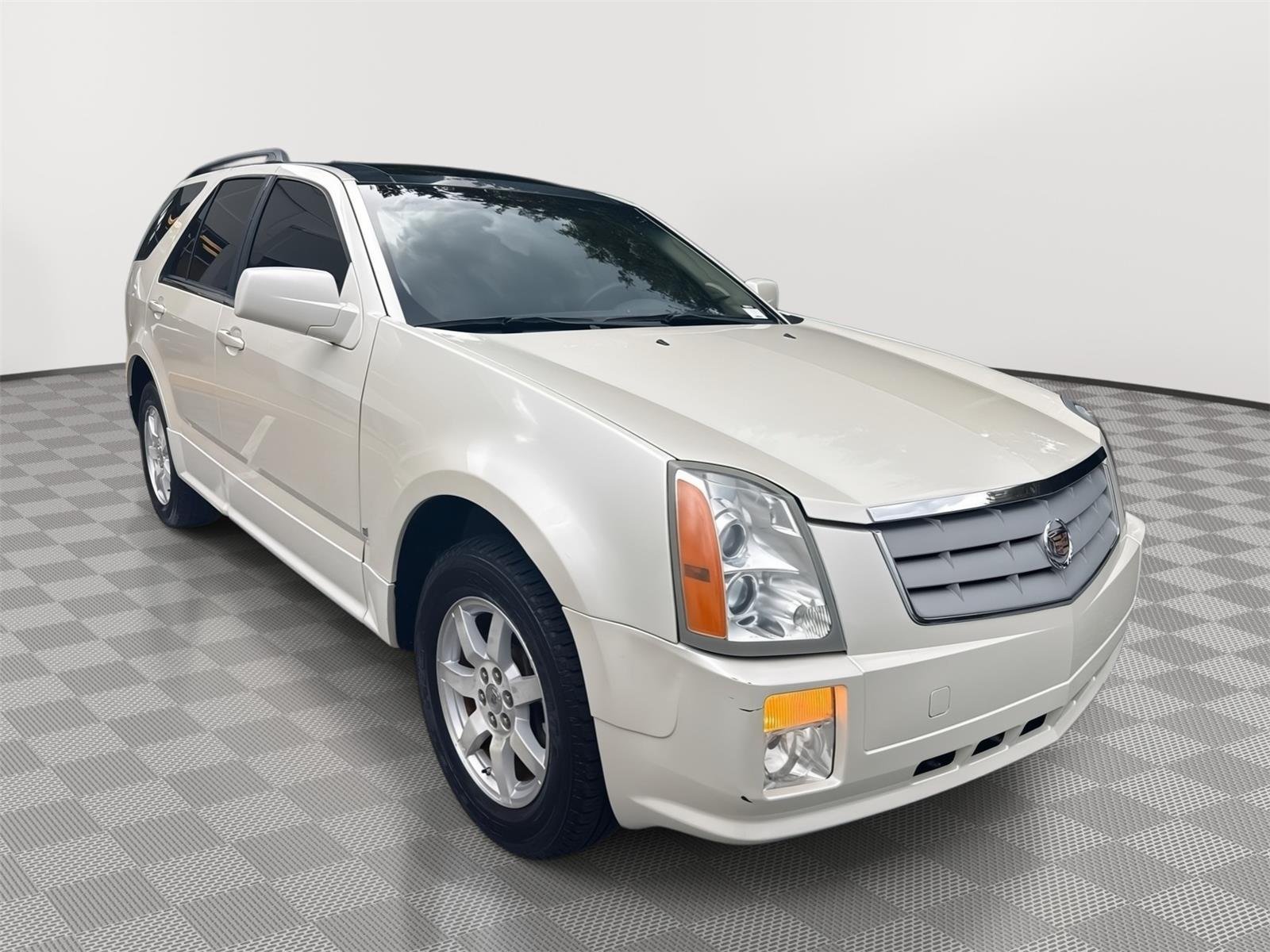 Used 2009 White Diamond Tricoat Cadillac AWD image 4