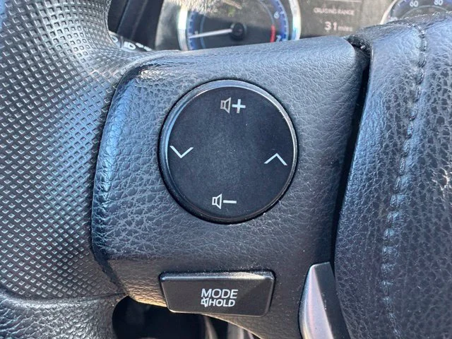 Used 2017 White Toyota L image 20