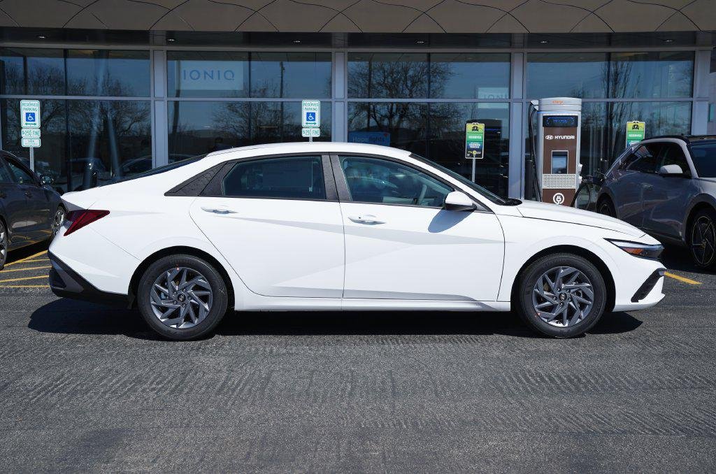 New 2026 Serenity White Hyundai Blue image 3