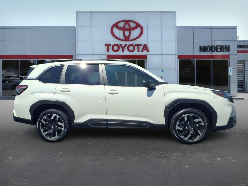 Used 2025 Crystal White Pearl Subaru Limited image 8